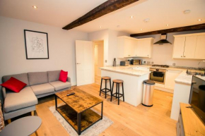 AMAZING LOCATION Central Characterful Apartment